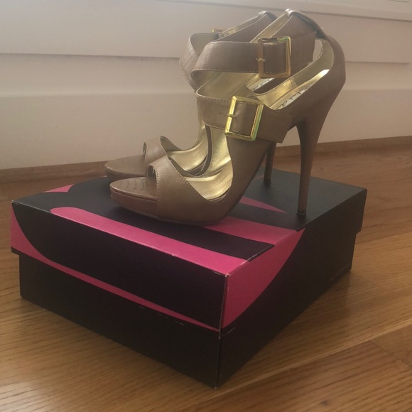 Strappy heels - Picture 1 of 11